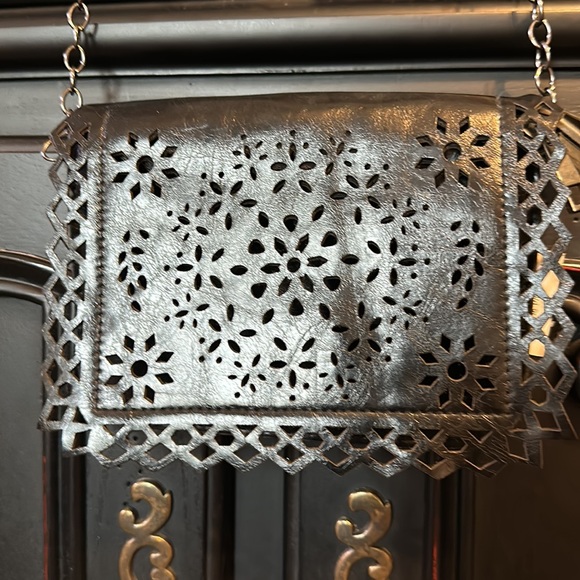 NWT cross body bag 7”x5.5” these are the cutest bags. - Picture 4 of 6